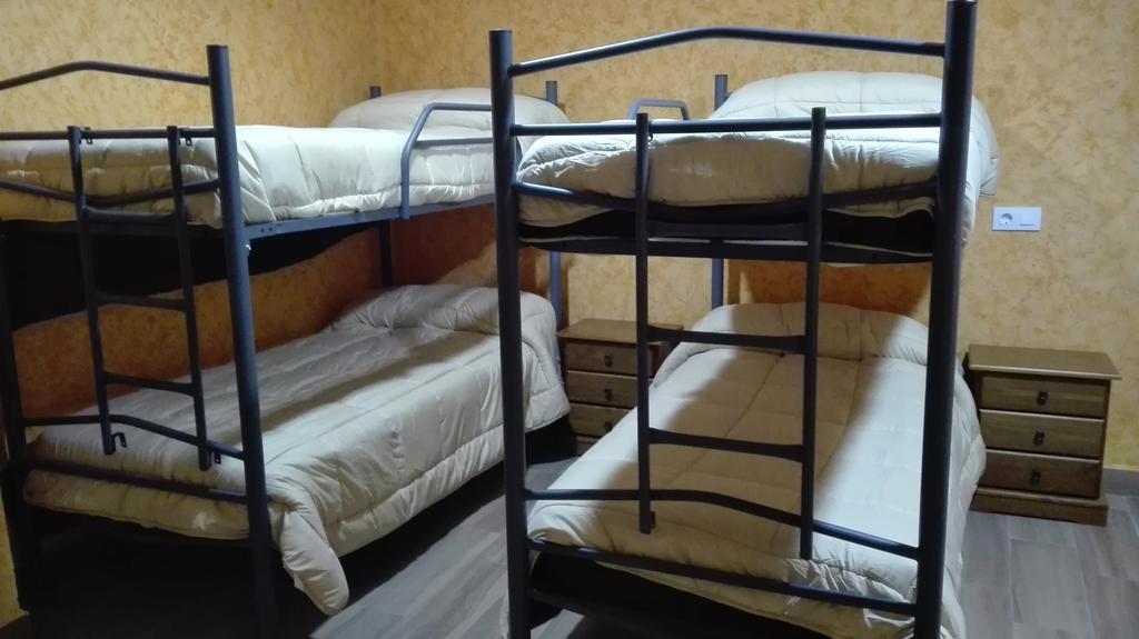Hotel Hostal La Aldaba à Montearagon Extérieur photo