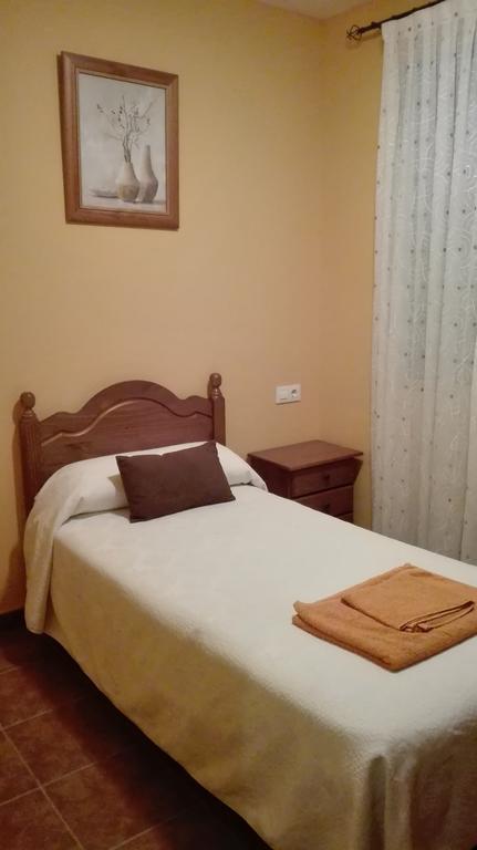Hotel Hostal La Aldaba à Montearagon Extérieur photo