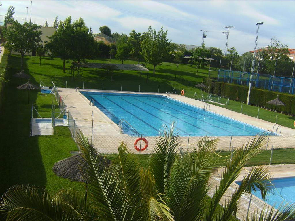 Hotel Hostal La Aldaba à Montearagon Extérieur photo